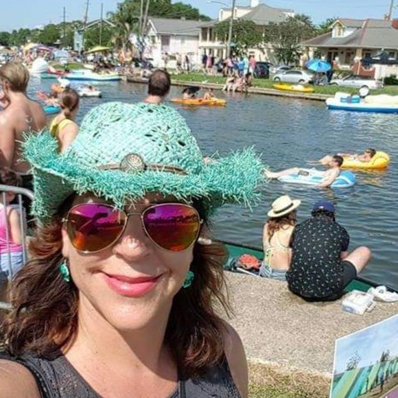 Meet your Posher, Jill - Picture 2 of 2